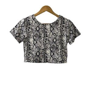 FOREVER 21 Crop Top Blouse Short Sleeve Snake Print Size Medium NWOT